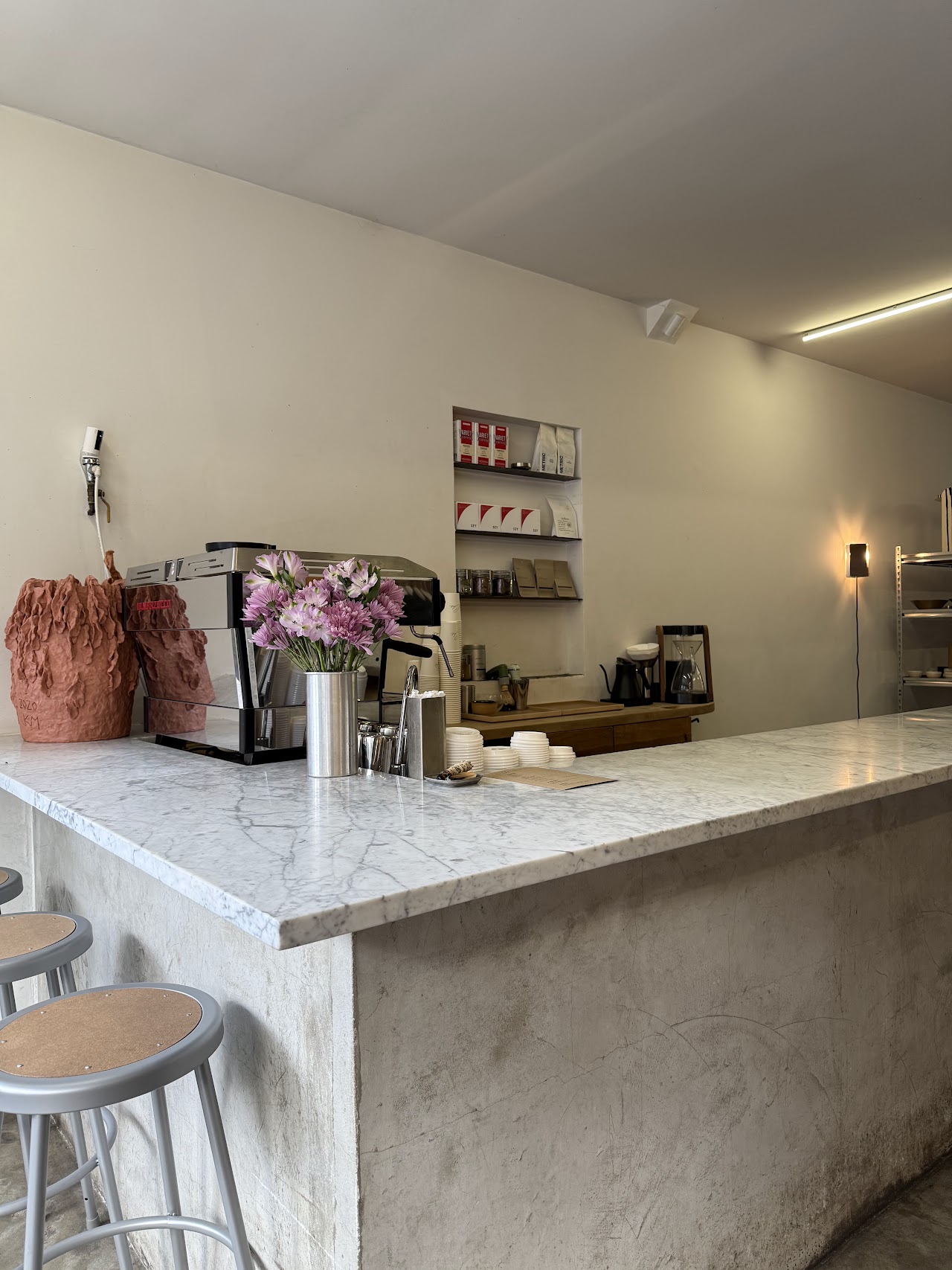 Che • Tompkins interior