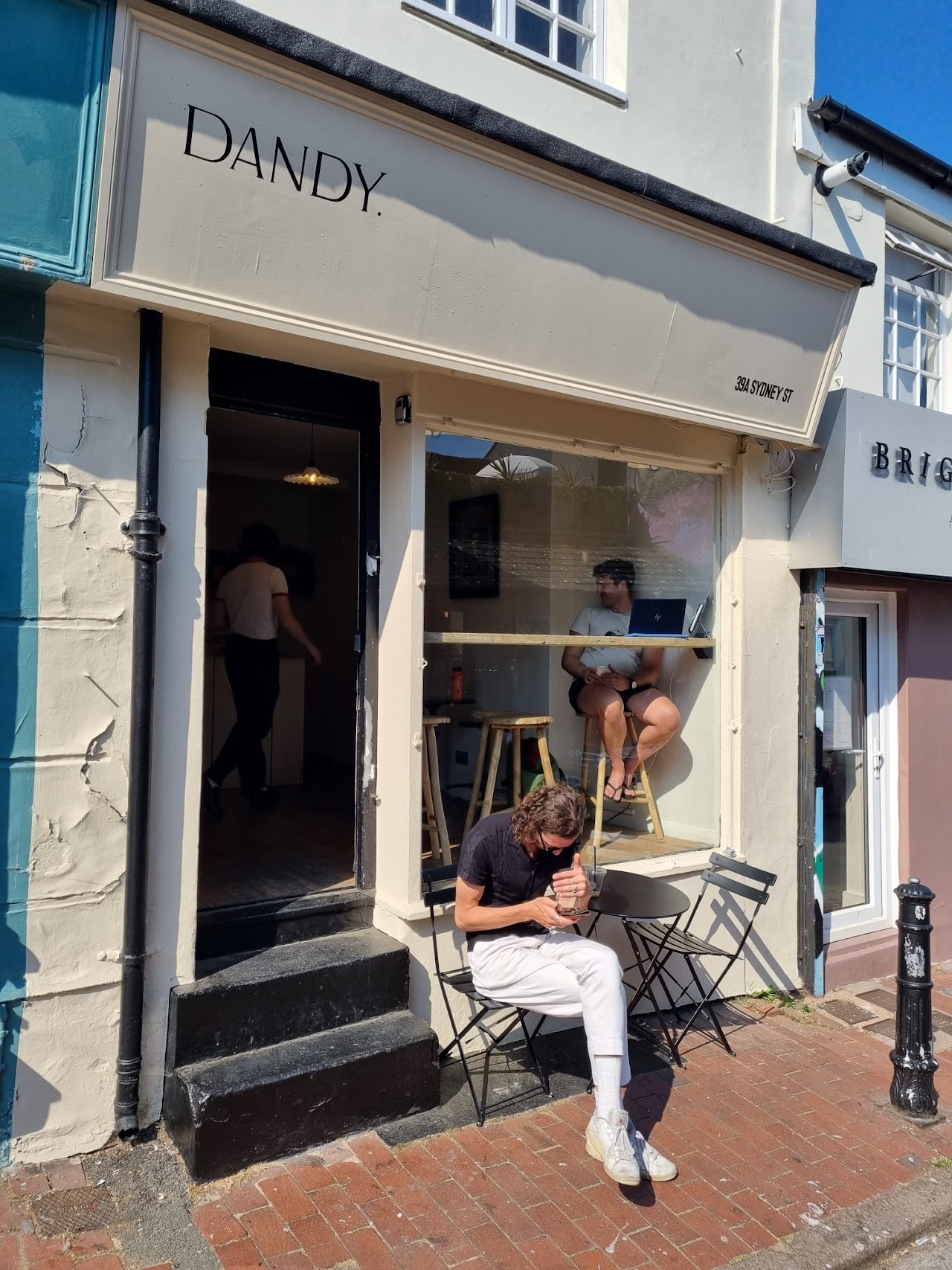 DANDY. interior