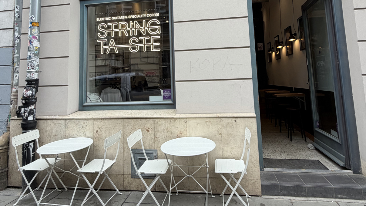 String Taste Speciality Coffee interior