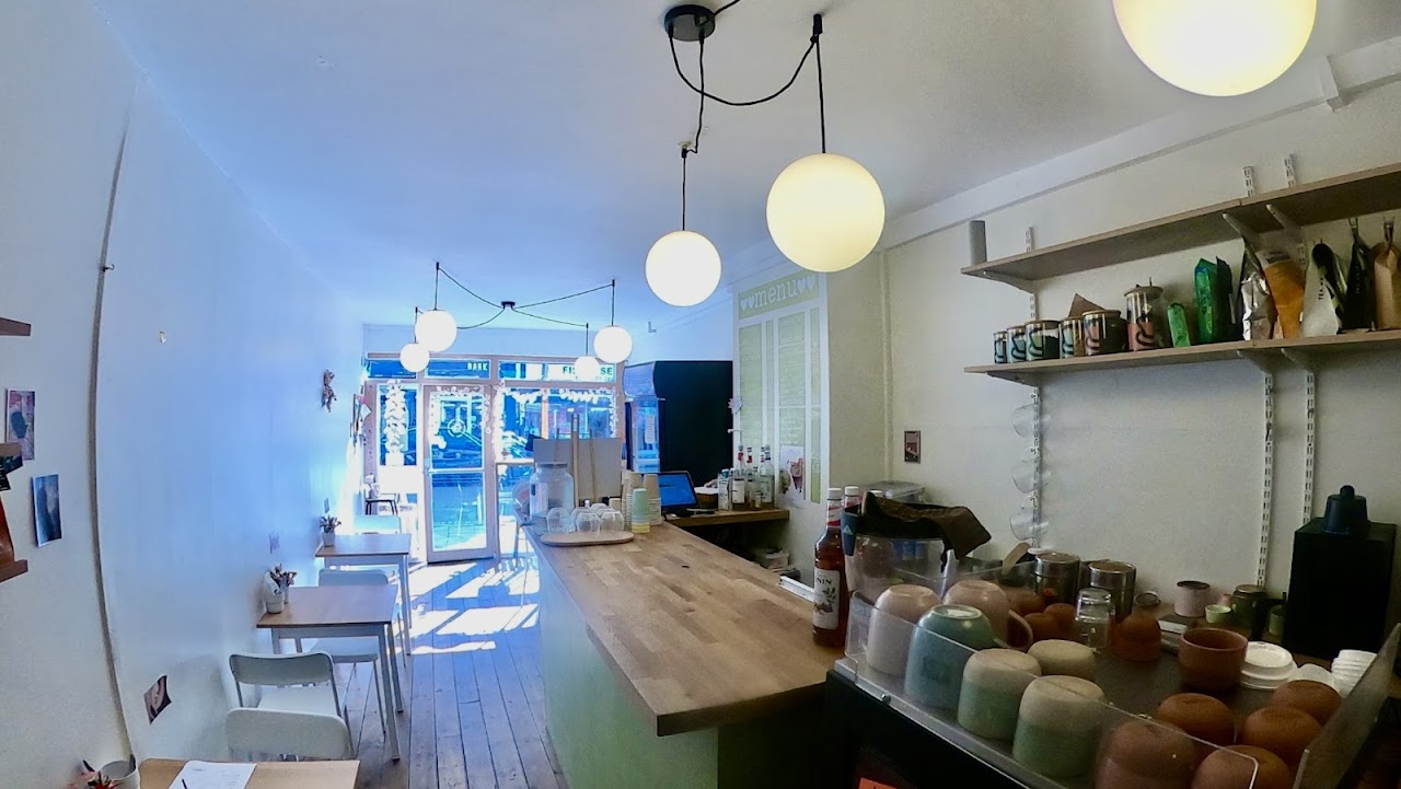 Cotton's Coffee コットンズ・コーヒー - Coffee, Matcha & Onigiri interior