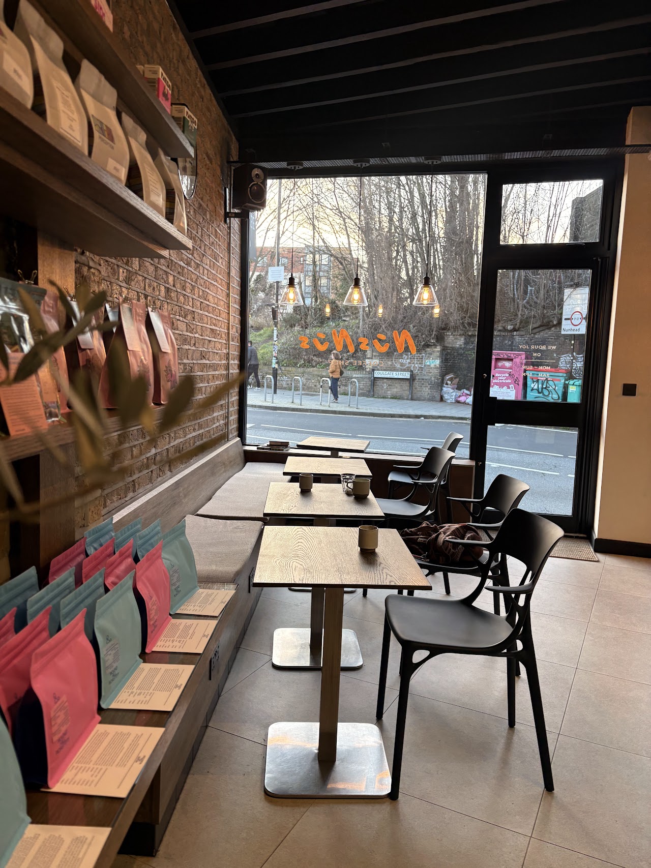 Nūs Nūs Coffee interior