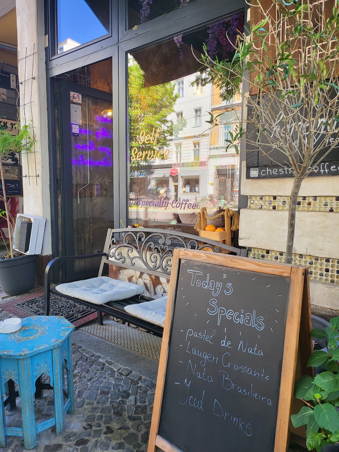 Chestnut Coffee interior